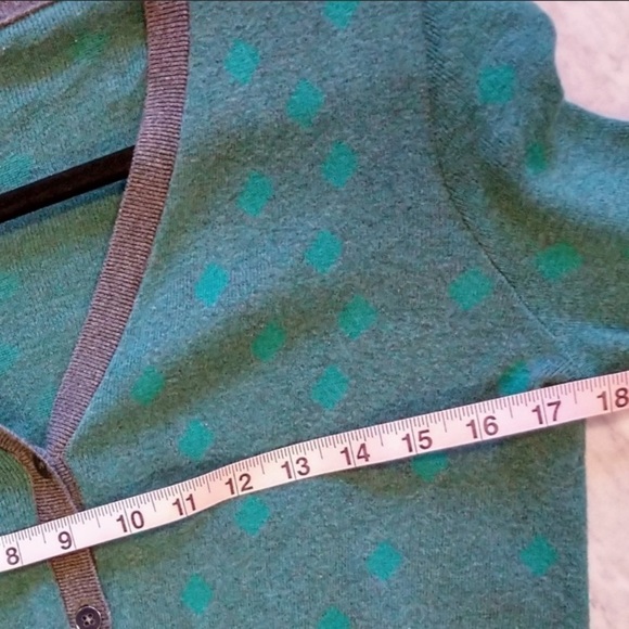 Cabi Button down v-neck Sweater Cardigan - Picture 11 of 14